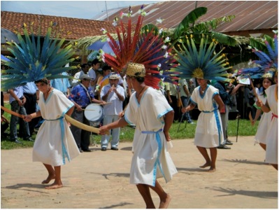 Baure Macheteros dancing with their feather masks