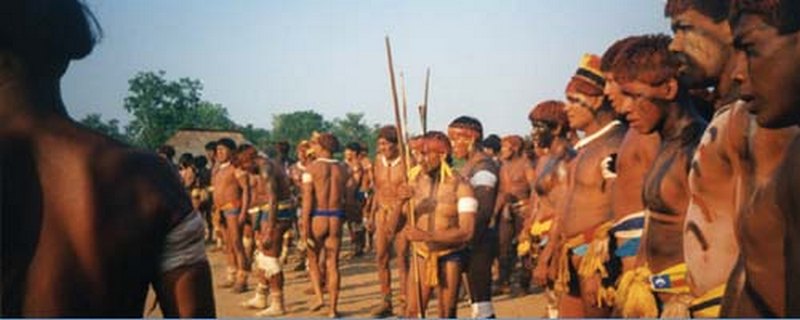 Awetí and guests at the first Awetí Kuarup after many years in 1998