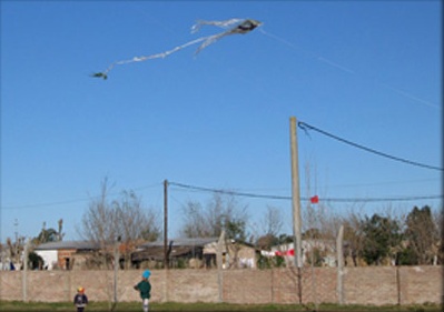 Children playing with kites. Qom Kayaripi community, CalchaquÌ, province of Santa Fe.