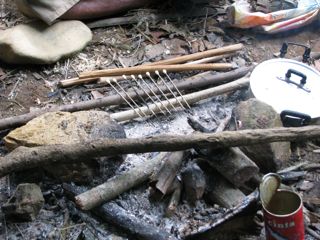 Setting the poison on blowpipe darts
